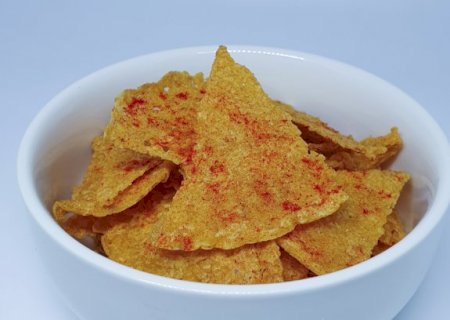 Nachos feitos com sobra de arroz &eacute; chance de largar aquele salgadinho