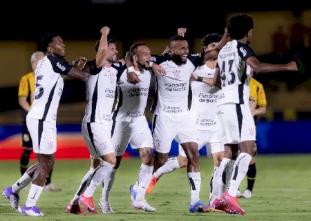 Hern&aacute;ndez marca e Corinthians abre vantagem na estreia de Dorival J&uacute;nior
