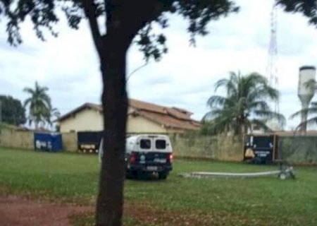 Viatura da PM bate em poste durante persegui&ccedil;&atilde;o a motociclista