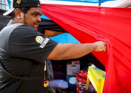 Ambulantes j&aacute; acampam nas ruas para lucrar com a Expogrande 2025