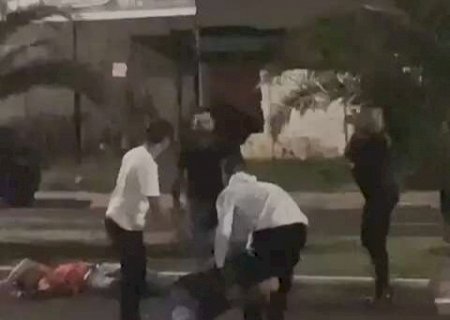 Briga generalizada em bar deixa dois feridos na madrugada