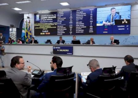 Adriane quer escalonar aumento do sal&aacute;rio em tr&ecirc;s anos