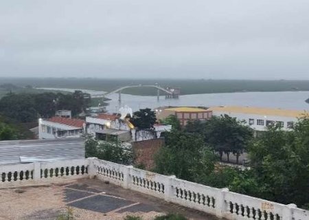 Corumb&aacute; amanhece com friozinho, nevoeiro e chuva leve
