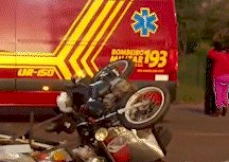 Moto de churros fica retorcida ap&oacute;s colis&atilde;o e trava tr&acirc;nsito no P&ecirc;nfigo