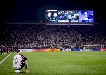 Corinthians trope&ccedil;a e v&ecirc; classifica&ccedil;&atilde;o amea&ccedil;ada na Sul-Americana