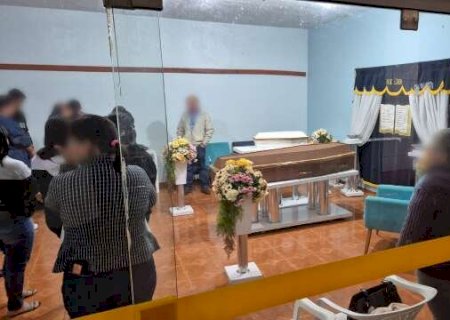 Em clima de como&ccedil;&atilde;o, familiares se despedem de Vanessa e da pequena Sophie