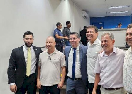 Vencidos voltam &agrave; C&acirc;mara e s&atilde;o tietados por eleitos