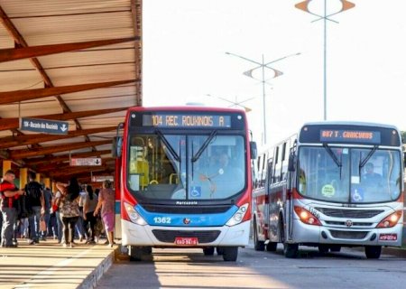 Homem &eacute; esfaqueado ap&oacute;s discuss&atilde;o dentro de &ocirc;nibus
