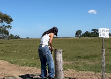 Do luxo da Tiffany ao mato, Silvia Braz curte fazenda de MS com namorado