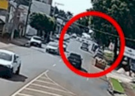 C&acirc;mera registra momento em que empres&aacute;rio &eacute; atropelado por Hilux