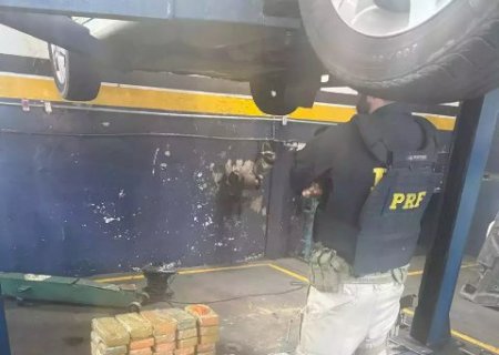 Chaveiro &eacute; preso com 55 kg de coca&iacute;na em fundo falso de Mercedes