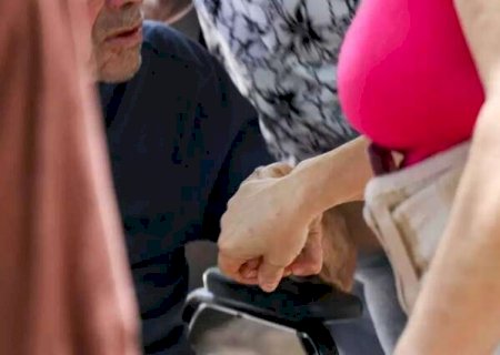 Com 15 liga&ccedil;&otilde;es di&aacute;rias em lares, C&acirc;mara debate cria&ccedil;&atilde;o de &ldquo;creche&rdquo; para idosos