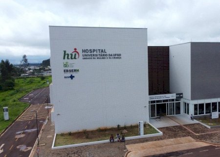 Homem espanca esposa grávida de gêmeos e causa morte de um dos bebês