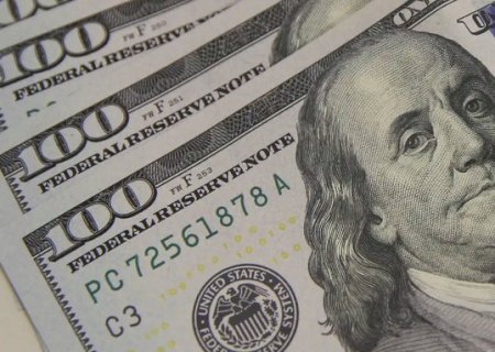 Bolsa brasileira bate recorde e d&oacute;lar cai ap&oacute;s alerta sobre d&iacute;vida dos EUA