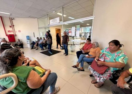 No &uacute;ltimo dia para regularizar t&iacute;tulo, eleitores formam fila para atendimento