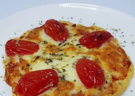 Transforme o arroz que sobrou em pizza com apenas 3 ingredientes