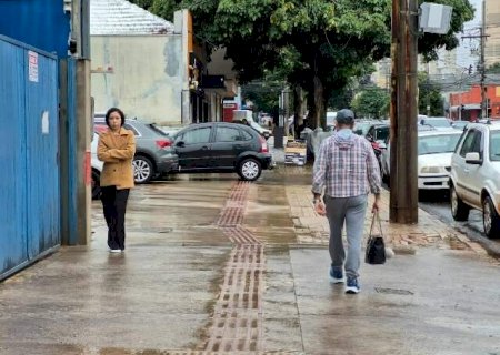Sensa&ccedil;&atilde;o t&eacute;rmica despenca mais de 10 &deg;C em Campo Grande ap&oacute;s temporal