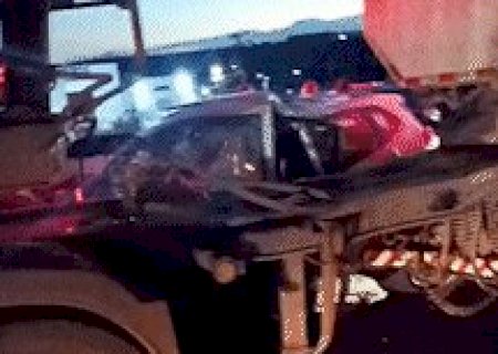 Morre crian&ccedil;a v&iacute;tima de acidente entre carro e carreta na BR-163