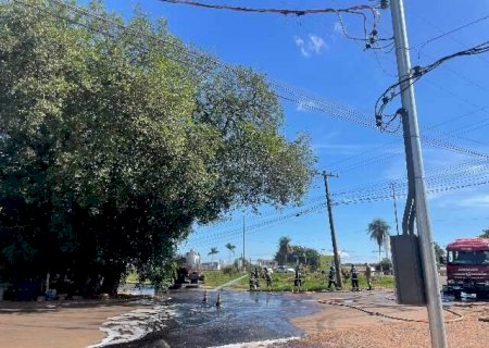 Falha em v&aacute;lvula causou o vazamento de 5 mil litros de combust&iacute;vel, diz bombeiro