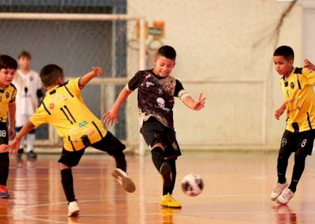 Equipes de Ponta Por&atilde; dominam semifinais da Copa Pelezinho de futsal