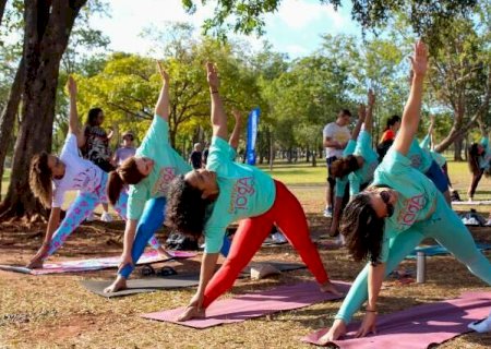 Festival gratuito celebra o Dia Internacional do Yoga no parque