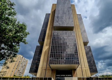 Juros do cartão de crédito sobem a 449,9% ao ano