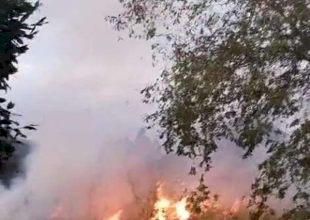 Inc&ecirc;ndio em terreno baldio assusta e deixa Jardim Maksoud debaixo de fuma&ccedil;a