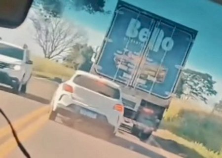 Vídeo flagra traficante batendo carro com 710 kg de drogas em caminhão durante fuga na MS-156