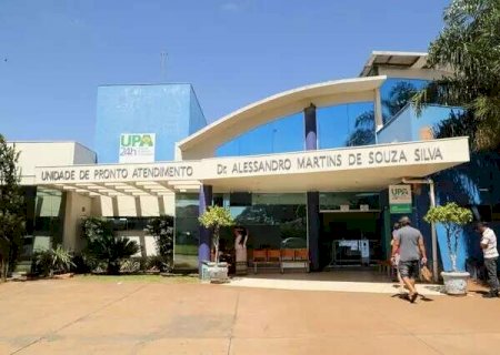 Motociclista morre ap&oacute;s empinar moto e bater em poste
