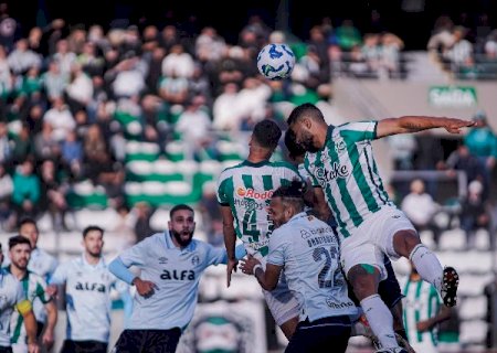 Gr&ecirc;mio vence Juventude e sobe para 10&ordf; posi&ccedil;&atilde;o no Brasileir&atilde;o