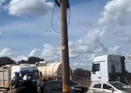 Acidente entre 4 ve&iacute;culos causa congestionamento de mais de&nbsp;5km&nbsp;em rodovia