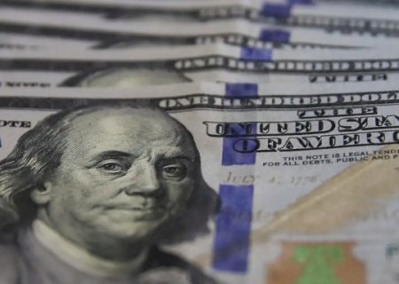 D&oacute;lar fecha em queda e bolsa recua diante de impasse entre Brasil e Trump