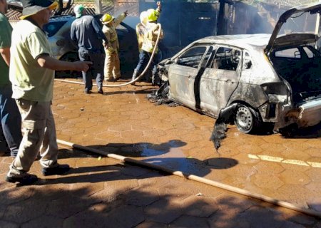 Trágico homicídio em Capitán Bado deixa duas vítimas fatais e carros incendiados
