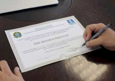 Diploma impresso deixa de valer e vers&atilde;o digital passa a ser obrigat&oacute;ria
