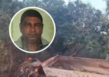 Motorista morre após caminhão tombar em curva na Serra da Arara