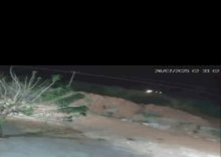 C&acirc;mera registra momento em que ambul&acirc;ncia atinge moto e mata jovem