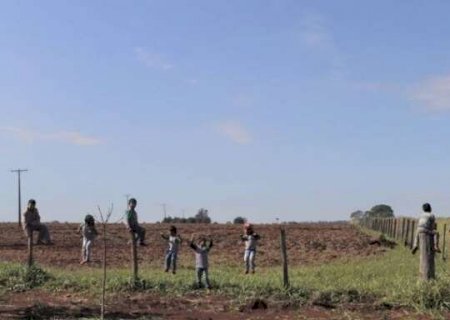 Dois anos ap&oacute;s acordo para asfaltar rodovia, aldeia ainda espera compensa&ccedil;&otilde;es