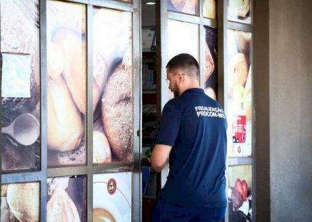 Padaria interditada alega persegui&ccedil;&atilde;o e d&aacute; f&eacute;rias coletivas a funcion&aacute;rios