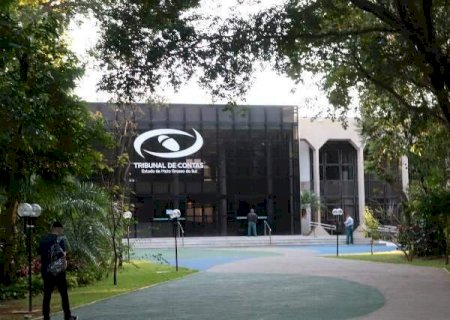 TCE rebate protesto e diz que utiliza energia solar na ilumina&ccedil;&atilde;o de pr&eacute;dio