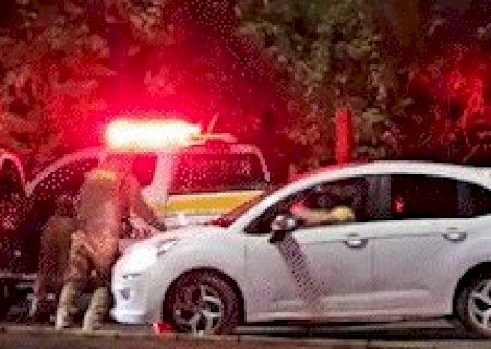 Condutor resiste &agrave; fiscaliza&ccedil;&atilde;o e quase atropela agente do Detran
