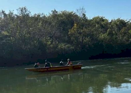Jovem est&aacute; desaparecido h&aacute; 3 dias ap&oacute;s escorregar de barranco e se afogar em rio