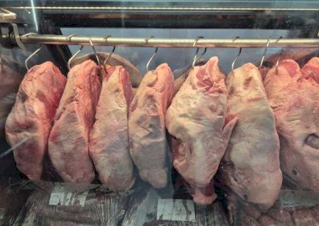 Cliente &eacute; surpreendido com cobran&ccedil;a extra por corte de carne em mercado