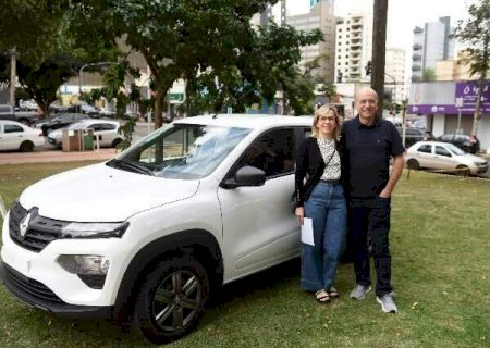 IPTU D&aacute; Pr&ecirc;mios: Moradora do Itanhang&aacute; ganha carro zero km em sorteio