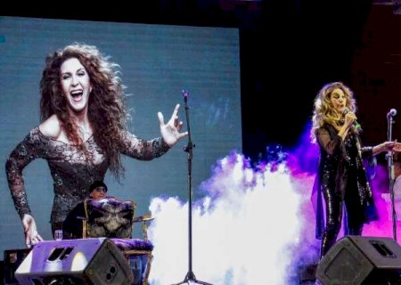 Ap&oacute;s 13 anos, Noite da Seresta enche Pra&ccedil;a do R&aacute;dio de m&uacute;sica e mem&oacute;ria