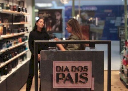 Metade dos consumidores deve gastar at&eacute; R$ 100 no presente de Dia dos Pais