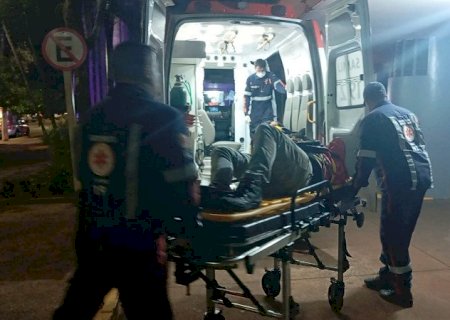Homem é preso após atropelar dois motoentregadores em Dourados