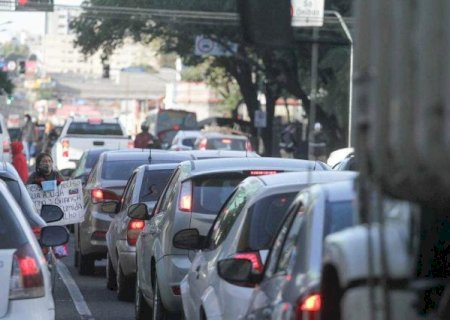 J&aacute; pagou? Agosto &eacute; m&ecirc;s de licenciamento para placas 7 e 8