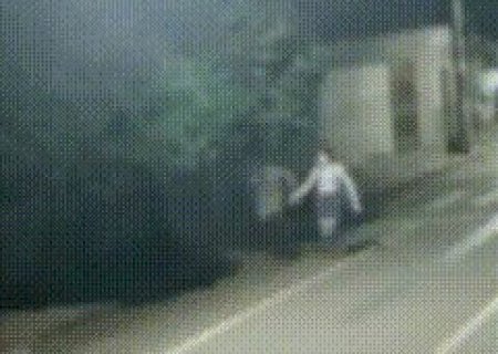 Moradores desconfiam que estuprador j&aacute; rondava bairro antes de atacar jovem