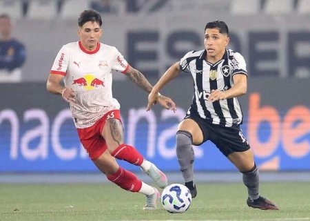 Em noite de gola&ccedil;os, Botafogo goleia Bragantino por 4 a 1 no Nilton Santos