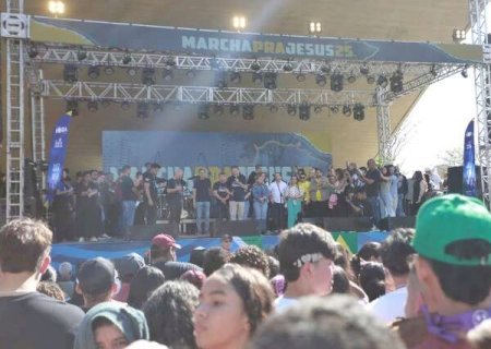 Entre f&eacute; e pol&iacute;tica, Marcha para Jesus re&uacute;ne multid&atilde;o na Capital